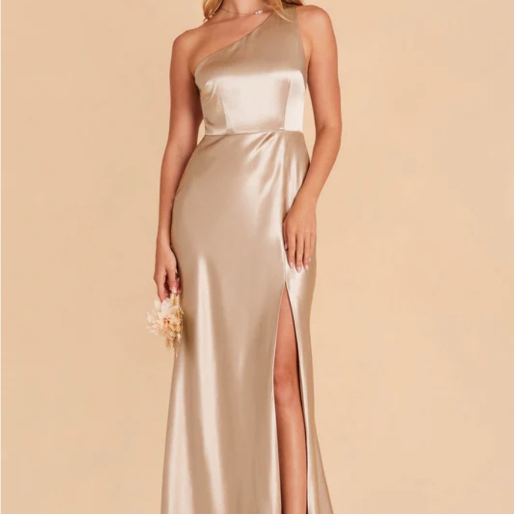 Elegant One-Shoulder Gold Dress
